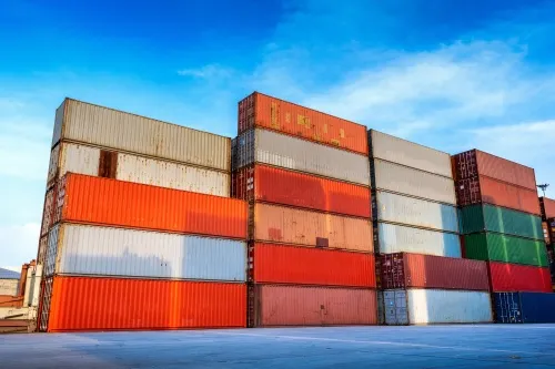 Przewozy kontenerów – efektywny transport różnych ładunków